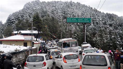 Mussorrie Receives Snowfall on Holi After 19 Years & it's a Delight to ...