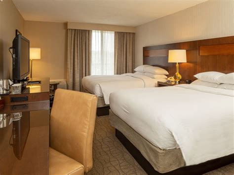 DoubleTree by Hilton Hotel Pittsburgh - Green Tree | Hotel Management