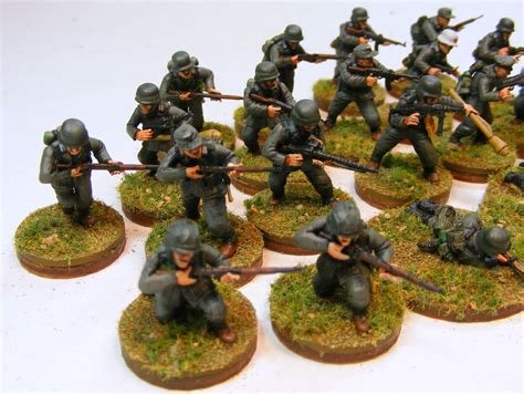 Evil Bob's Miniature Painting: 28mm WWII Germans and British Paratroopers