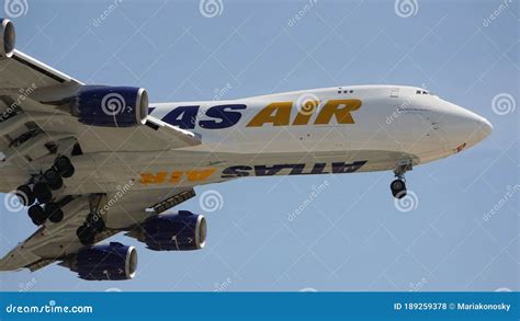 Atlas Air Boeing 747 Cargo Plane Approaches ORD Editorial Image ...