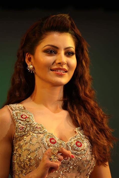 Heroine HD Stills: Actress Urvashi Rautela hot photos stills Gallery