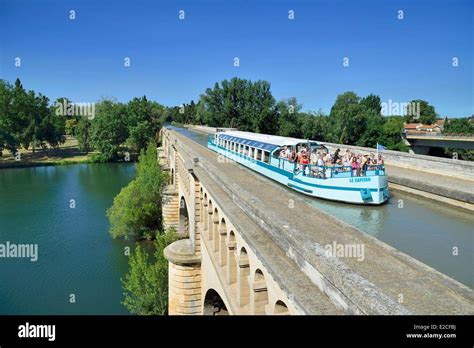 France, Herault, Beziers, Canal du Midi, listed as World Heritage by ...