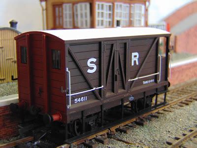 Dorset Railway Modelling: OO gauge Kernow Model Rail Centre LSWR Brake Van.