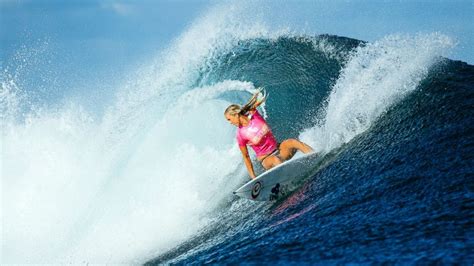 Surfing Star and Shark Attack Survivor Bethany Hamilton Impresses in ...