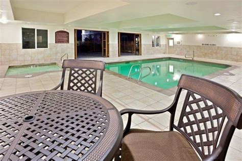 Ontario, Oregon hotel indoor pool and whirlpool. - Picture of Holiday ...