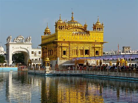 Golden Temple in Amritsar | HD Wallpapers