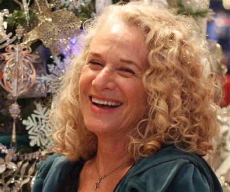 Carole King Biography - Facts, Childhood, Family Life of Singer-songwriter