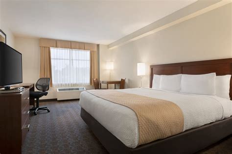 Days Inn by Wyndham Ottawa Airport | Ottawa, ON Hotels