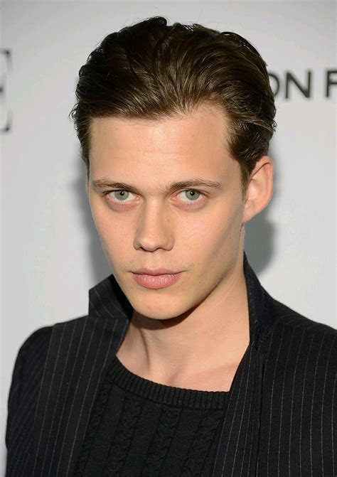 Pin de Gillian Kaney en Stunning Bill Skarsgard | Hombres famosos ...