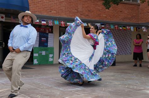 Andrea and Joel dancing "El Toro Mambo" (from Sinaloa). | Danza ...