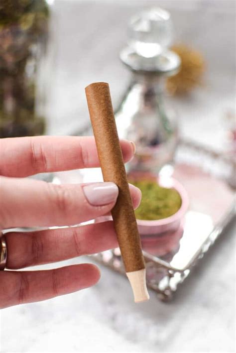 How to Roll a Blunt The Easy Way » Emily Kyle Nutrition