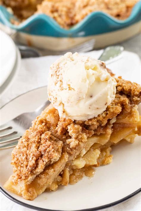 The BEST Apple Streusel Pie