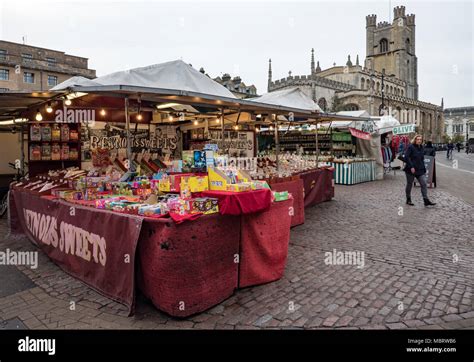 Cambridge open air market in Market Square Cambridge England UK Stock ...