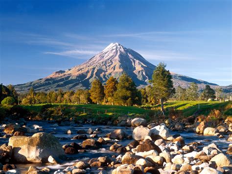 World News Picture: Mount Taranaki, New Zealand