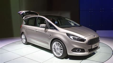 Noul Ford S-Max ne arată la Paris 2014 că un monovolum poate fi şi sportiv