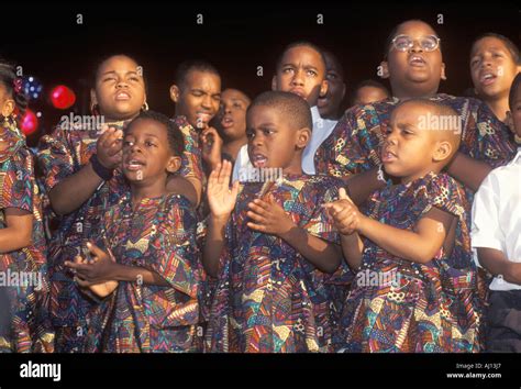 Black choir hi-res stock photography and images - Alamy