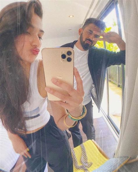 Have you seen these adorable pictures of Athiya Shetty with KL Rahul?