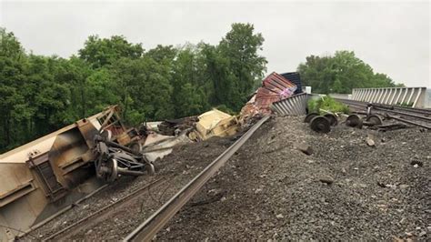 CSX freight train derails causing 31 trains to come off tracks in ...