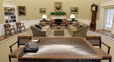 The Obama Oval Office, behind the desk view 2010 [1200x656] : r/RoomPorn