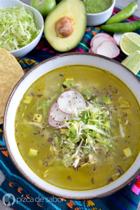 Pozole verde de pollo - Pizca de Sabor