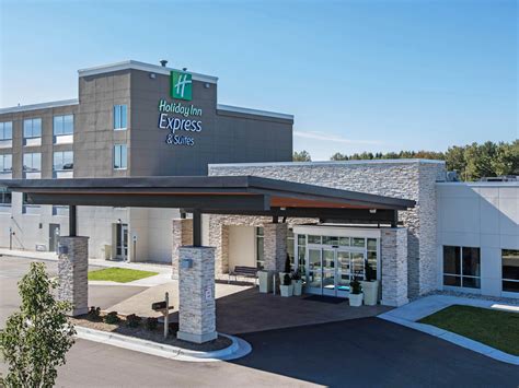 Pet-Friendly Hotel in Ludington, MI | Holiday Inn Express & Suites ...