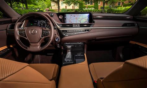 2019 Lexus ES First Review | Kelley Blue Book