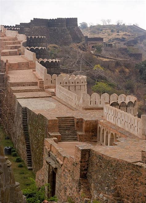 Magnificent And Massive Great Wall Of India - Astonishing Ancient ...