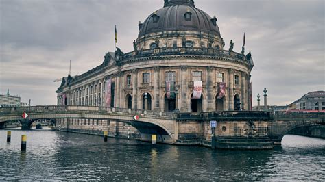 Berlin Museum Island Free Tour | SANDEMANs NEW Europe