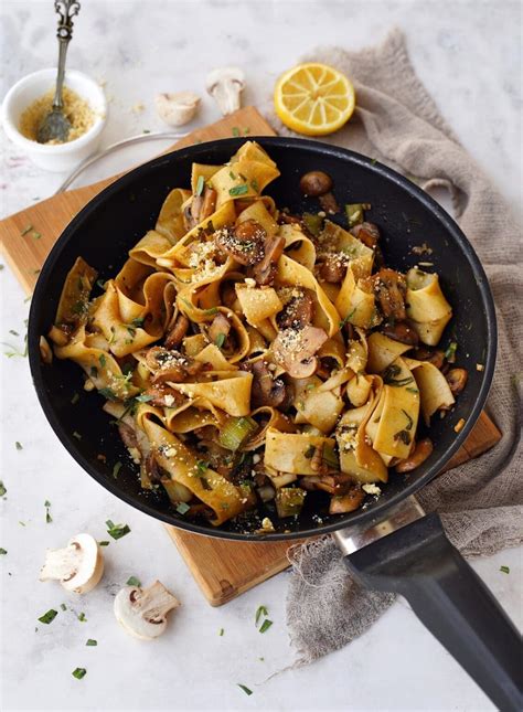 Vegan Mushroom and Leek Pasta - Elavegan