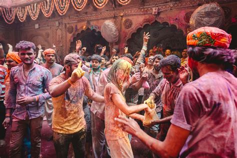 5 Best Places to Visit for Holi Celebration 2022 in India