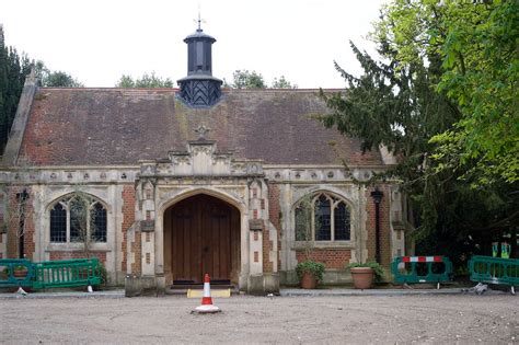 Work takes place around the Chapel | Mortlake Cemetery | Ian Wood | Flickr