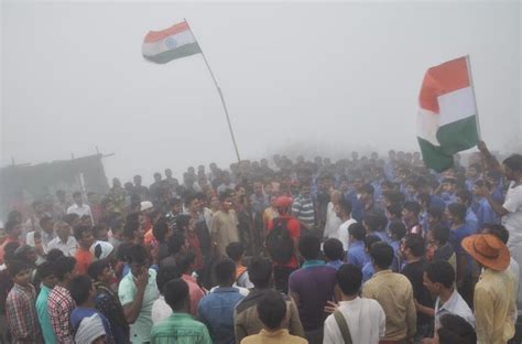 MOST PEOPLE CLIMBING TOGETHER FOR FLAG HOSTING CEREMONY – World Records ...