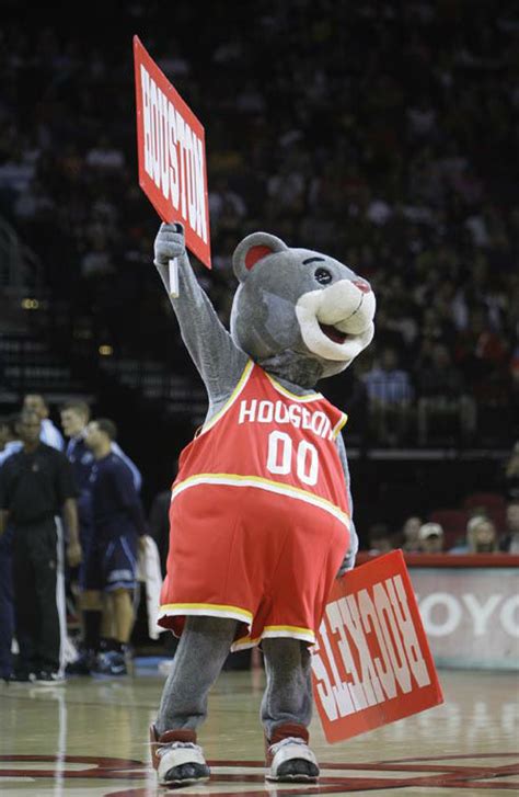 PHOTOS: Houston Rockets mascot Clutch the Bear | abc13.com