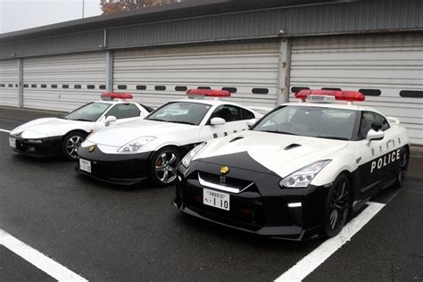 Why Japanese police cars paint reverse cat face ar? GPGT | HardwareZone ...