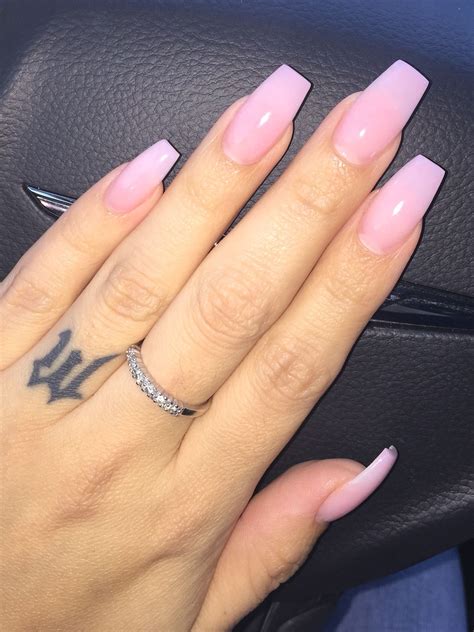 IG: AshleyVictoria.xo Pink powder acrylic with clear gelish Instagra ...