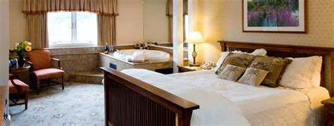 33 Romantic Maine Hotels with Jacuzzi in Room ️ 2024