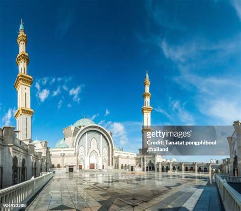 392 Federal Territory Mosque Stock Photos, High-Res Pictures, and ...