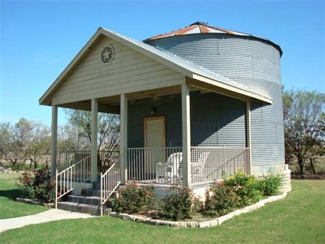 I really like silos converted into homes and here is a really cool one ...