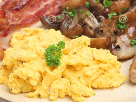 Scrambled Eggs with Bacon and Mushrooms Recipe and Nutrition - Eat This ...