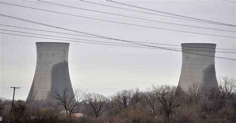 Fermi 2 nuclear plant shuts down after water leak detected