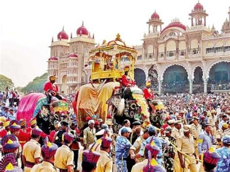 The Elephants of Dasara, a sight to behold! - Oneindia News