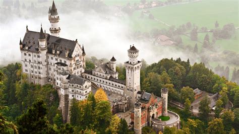 Visit Romantic Disney-Like Schloss Neuschwanstein Castle (Munich)