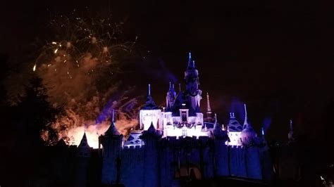 Disneyland fireworks during Christmas - YouTube