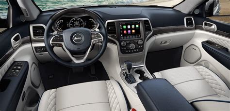 2019 Jeep Grand Cherokee Interior Features | Plaza Chrysler Dodge Jeep ...