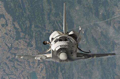 Space Shuttle Discovery Free Stock Photo - Public Domain Pictures