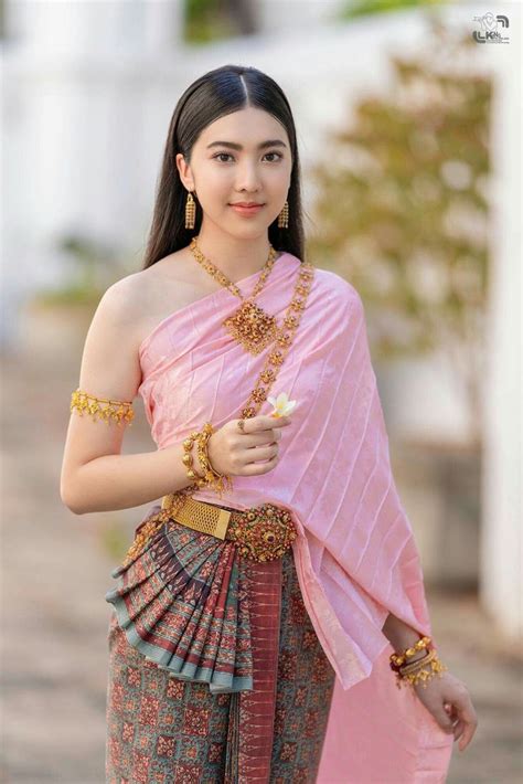 Traditional Thai dress Thailand. ในปี 2022 | นางแบบ, สไตล์แฟชั่น, ผู้หญิง