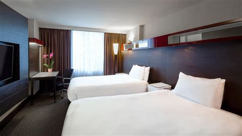 Downtown Toronto Hotel with Rooftop Pool | Hyatt Regency Toronto