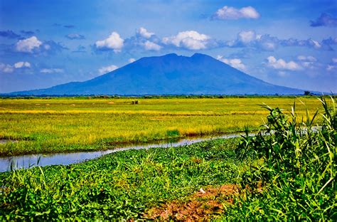 mt. arayat | Located in Arayat, Pampanga, it is a dormant vo… | Flickr