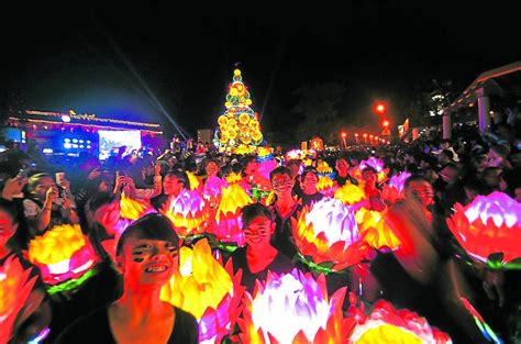 Christmas lantern parade tests return of Baguio festivals | Inquirer News