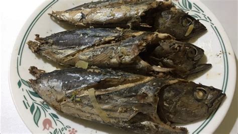 Sinaing Na Isda (Tambakol) / Fish Cooked With Vinegar - YouTube